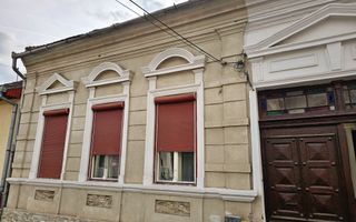 Casa 5 camere, 2 bai, 490 mp teren, Centru, pretabila pentru birouri - Poză 1