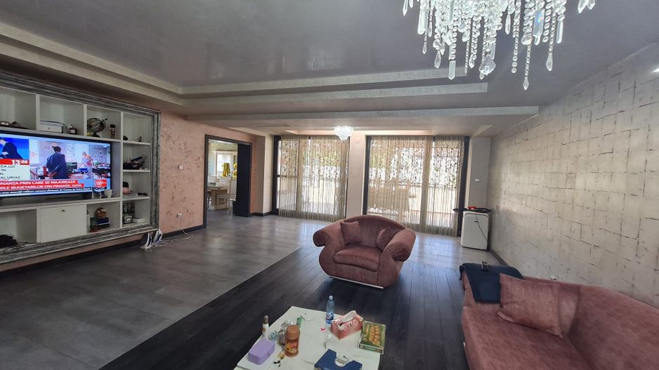 Lux la 5 minute de Iulius Twon - Poză 1