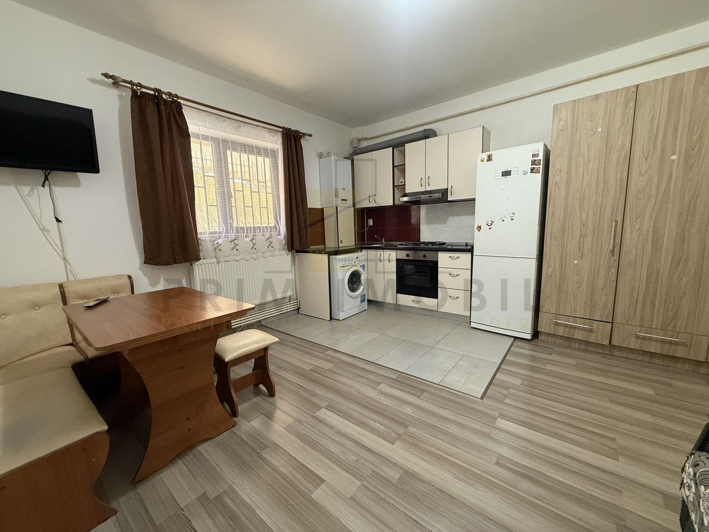 Studio, bloc nou, intabulat, Tatarasi - 2 baieti - Poză 1