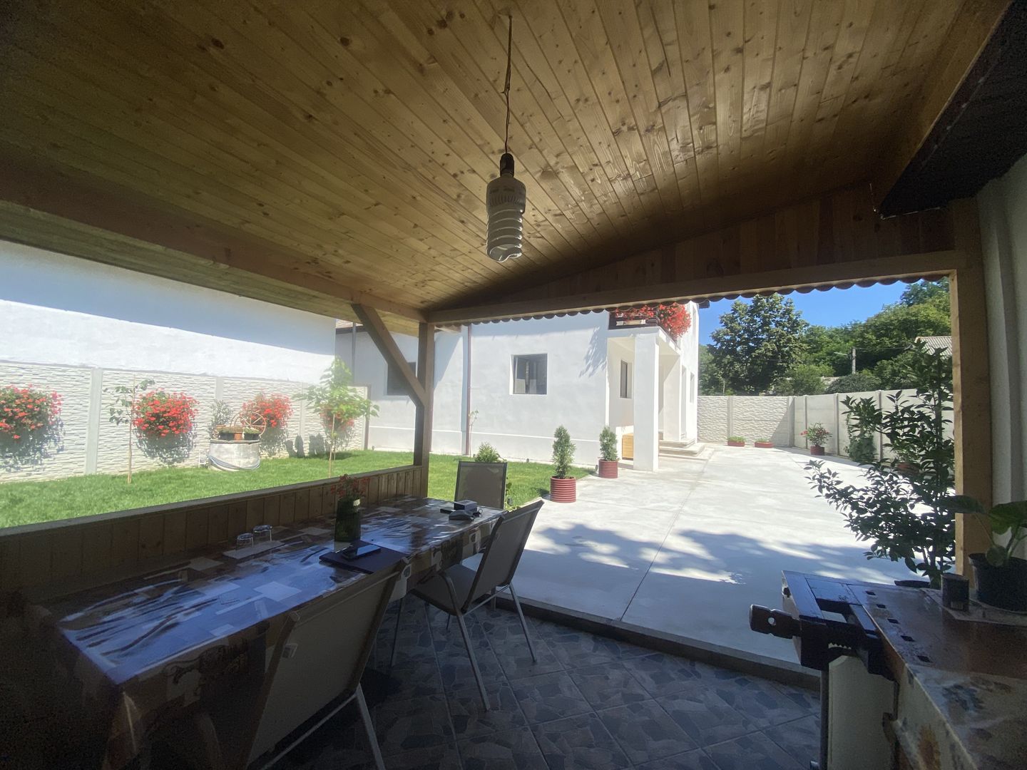 Gata de locuit! Vanzare casa cu 5 camere in Priboiu, com.Branesti - Poză 8