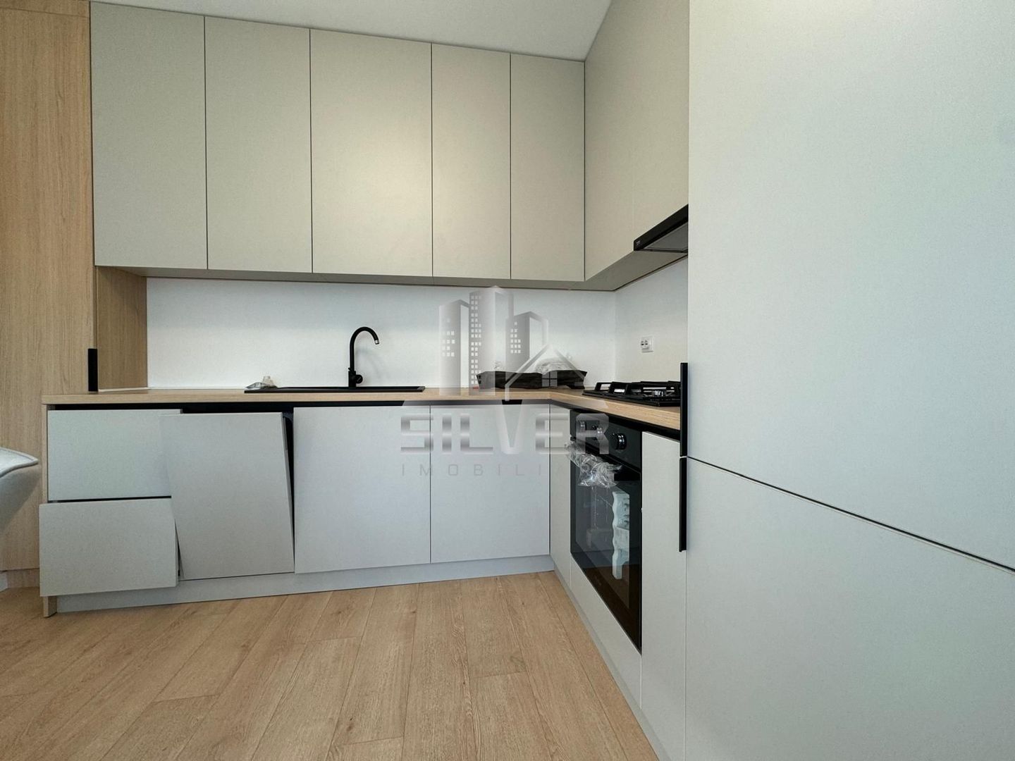 Casa tip duplex  la cheie. - Poză 5