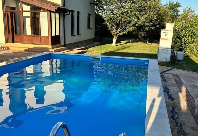 Casă spațioasă cu piscină, de vânzare în Simeria - Poză 2