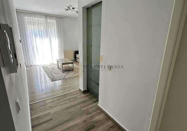 Garsoniera decoamndata, suprafata generorasa - Poză 3