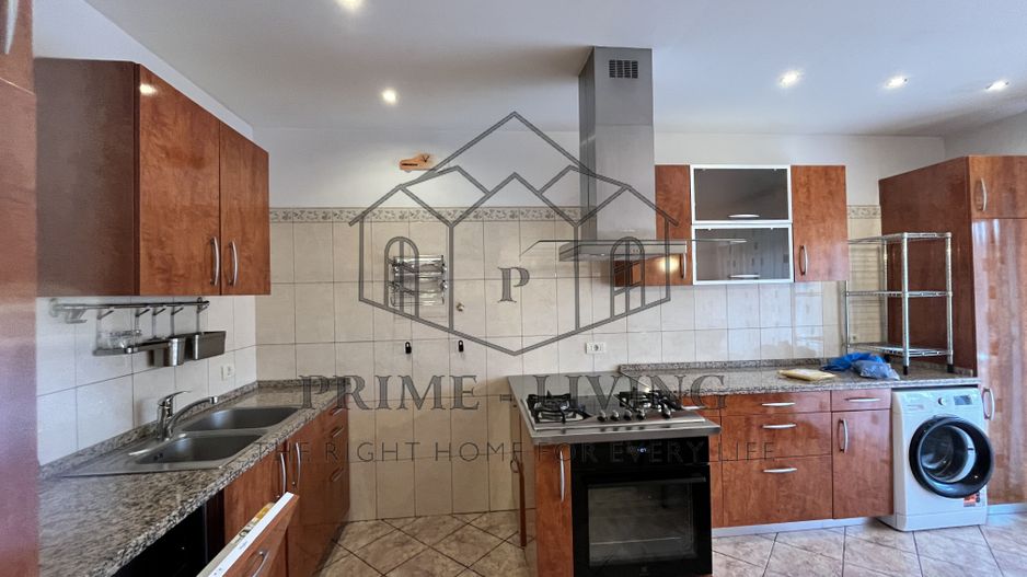 VILA CU 7 CAMERE IN COMPLEX REZIDENTIAL IN IANCU NICOLAE - Poză 2