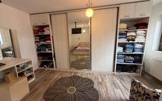 Casă înșiruită complet mobilată + curte+ 2 parcari în complex inchis! - Poză 8