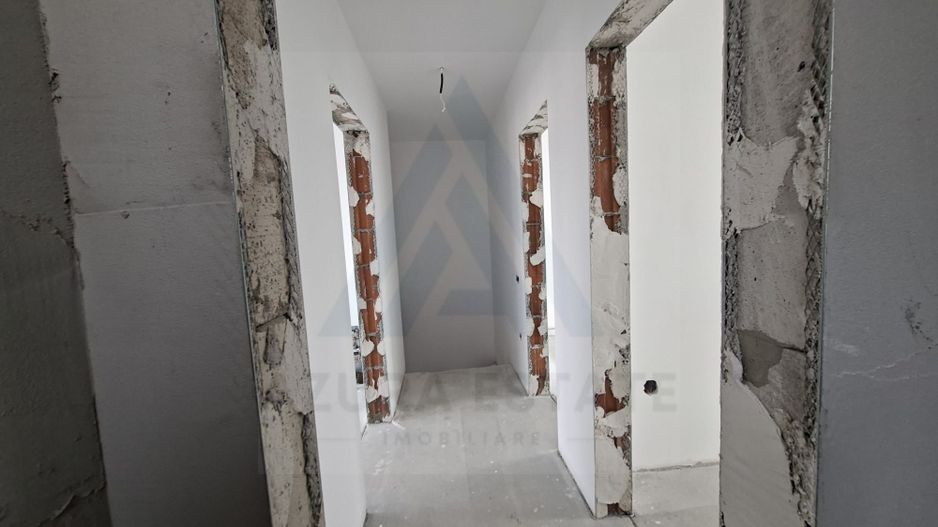 Casa moderna 4 camere 2 bai 3 locuri parcare si pivnita in Cisnadie - Poză 12