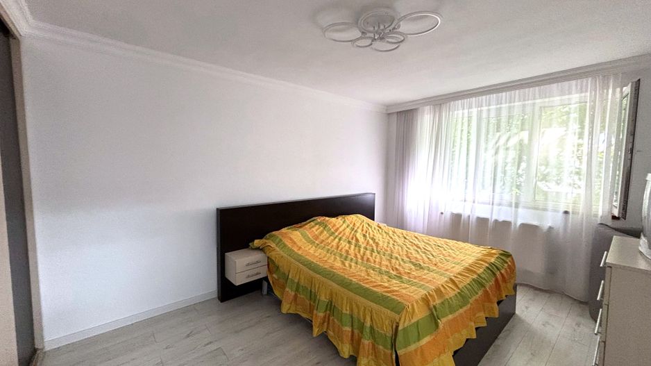 Apartament 3 camere Ozana – etaj 1, parcare inclusă, pet friendly, semi-mobilat - Poză 1