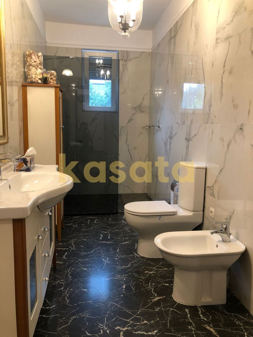 Vila deosebita 11 camere Erou Iancu Nicolae - Poză 18