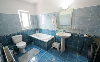 Oaza de liniste in Bariera Valcii – casa P+1 cu terasa, curte si acces securizat - Poză 6