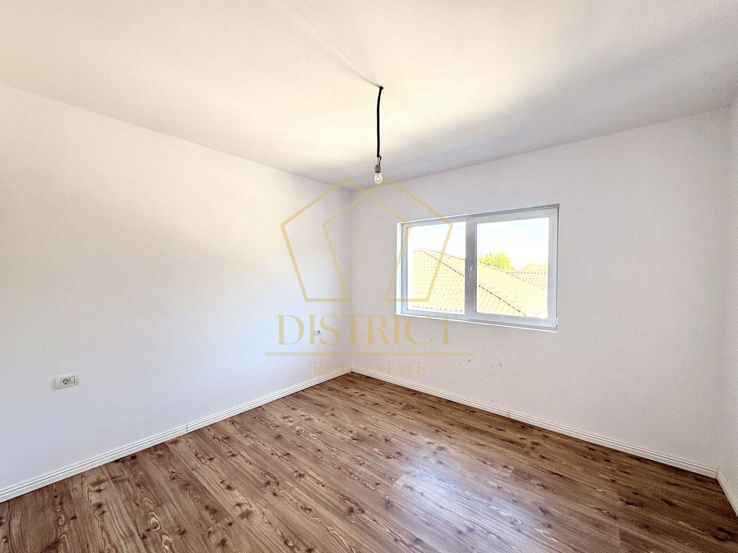 Duplex cu 4 camere, despărțit prin camera tehnica | Mosnita Noua - Poză 12