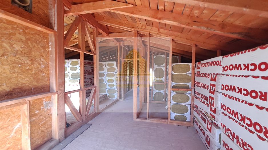 Casa moderna la rosu in Cristian - Poză 9