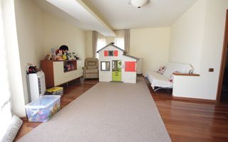 O casa deosebita cu Piscina - Poză 25