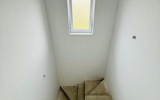 Duplex nou cu 5 camere despartit prin garaj - Dumbravita - Poză 5