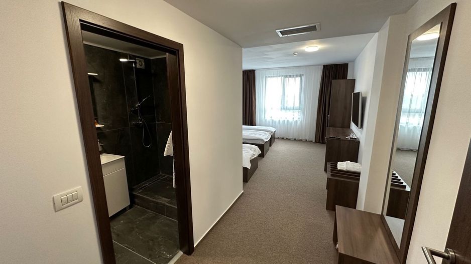 Clădire de inchiriat clinica / birouri - Poză 4