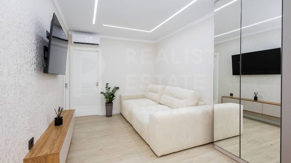 Vânzare apartament, 3 camere + living, strada Vasile Lupu, Buiucani - Poză 1
