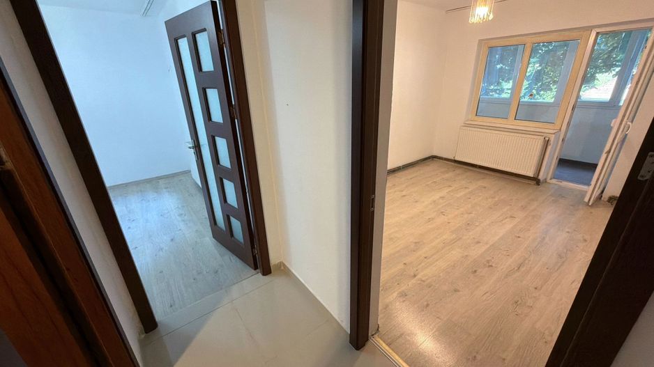 Apartament cu 3 camere decomandat 72 M² cu balcon și pivniță - Poză 12