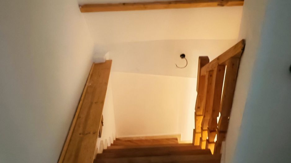 Vila cu 10 camere,pretabil compartimentare in 2 unitati separat,ASTRA. - Poză 11