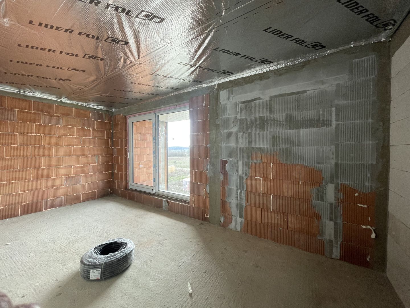 CASA LA ROȘU 220 MP | ZONA RETRASA CU VEDERE PANORAMICA| MARGINEA - Poză 13