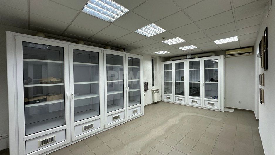 De Vânzare Clădire comercială cu depozit și parcare tiruri. 17 ari. - Poză 12