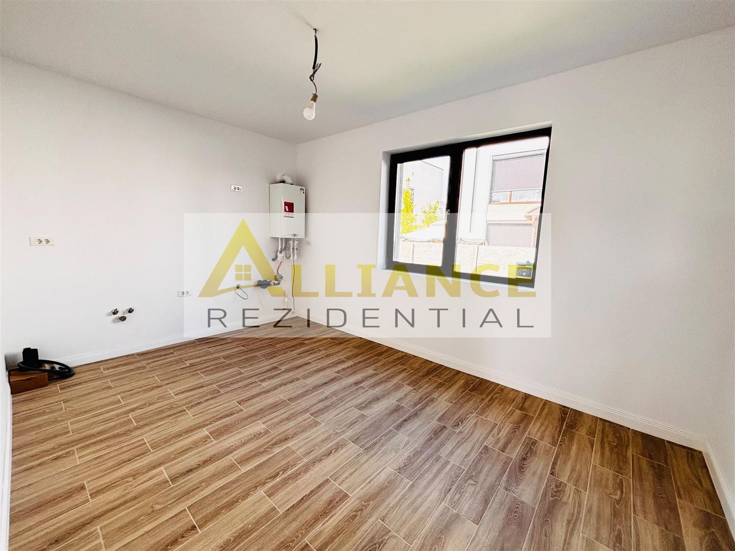 Casă individuală 5 camere  2 băi | Suprafață utilă 125 mp | Suprafața teren 310 mp - Poză 4