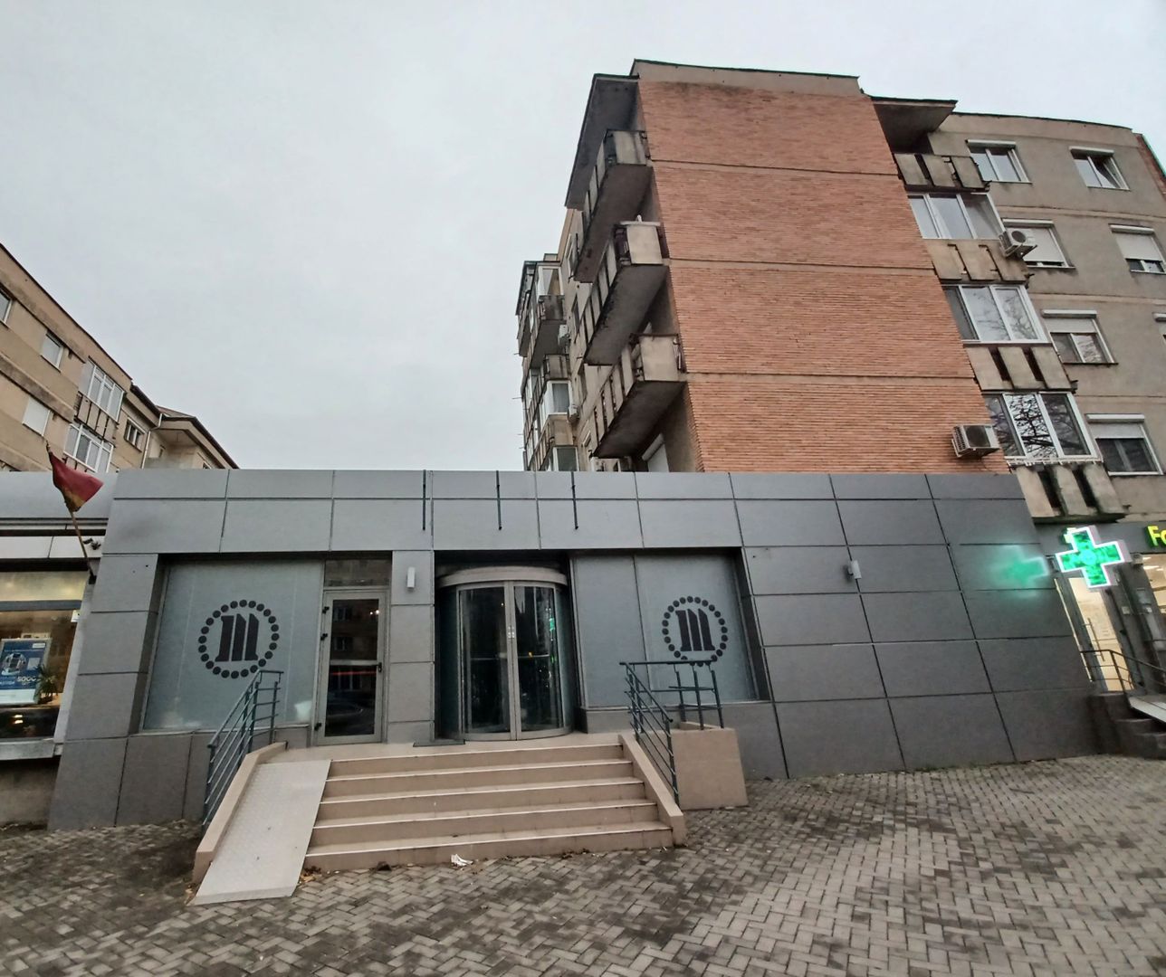 Spațiu birouri, Decebal Oradea. 2 700 Euro+TVA/lună (neg). Comision 0 - Poză 1