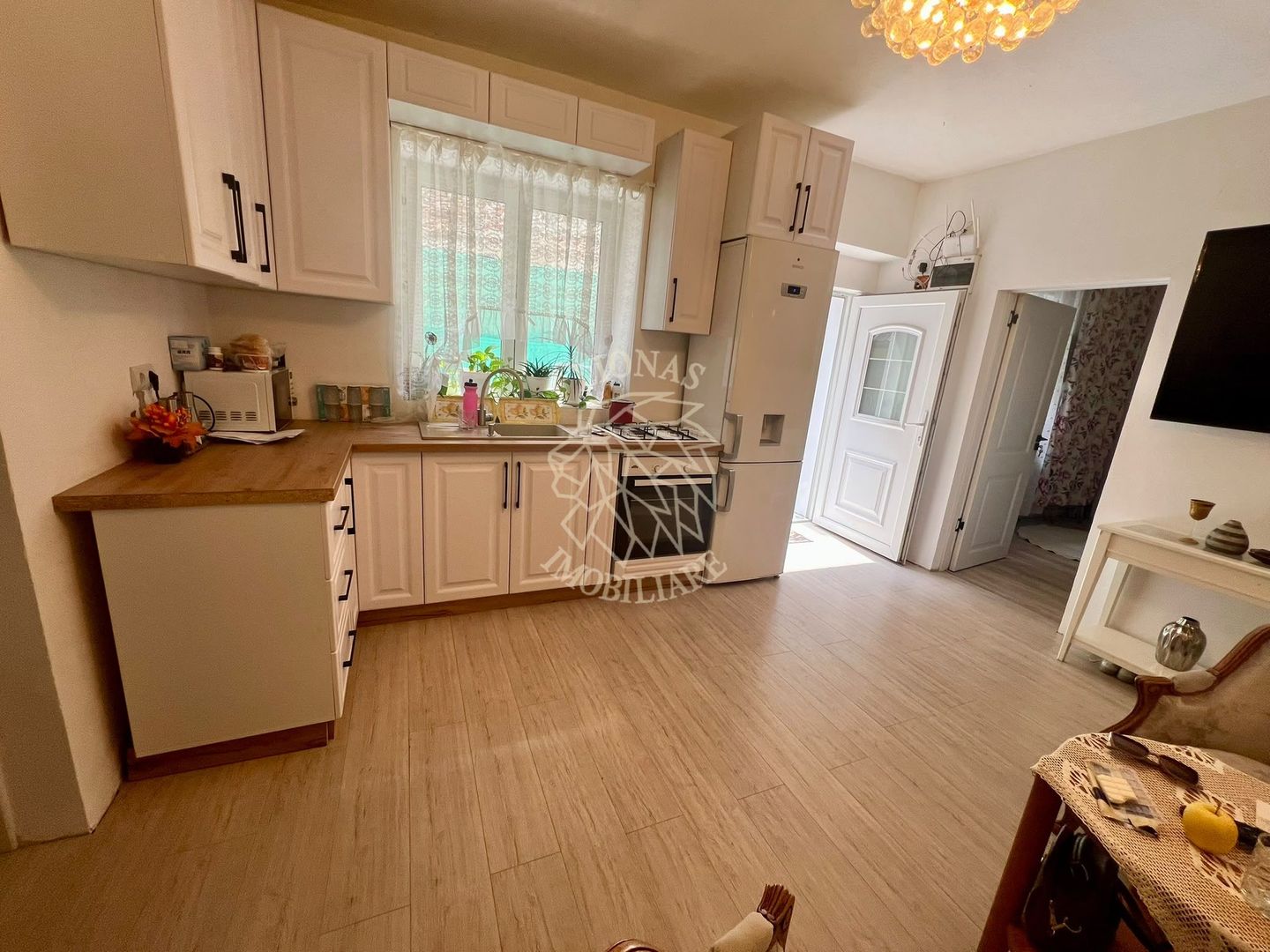 Apartament Modern 3 camere-renovat-curte, pod-Ultracentral - Poză 3
