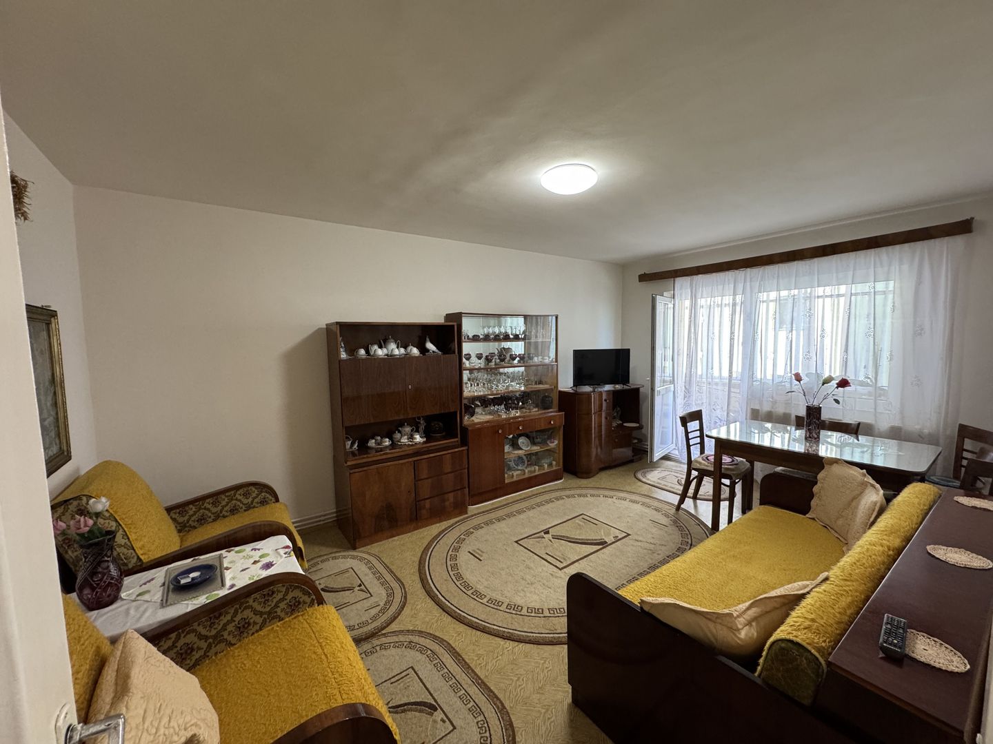 Apartament decomandat cu 3 camere in Centrul Civic, strada Mihai Viteazul - Poză 1
