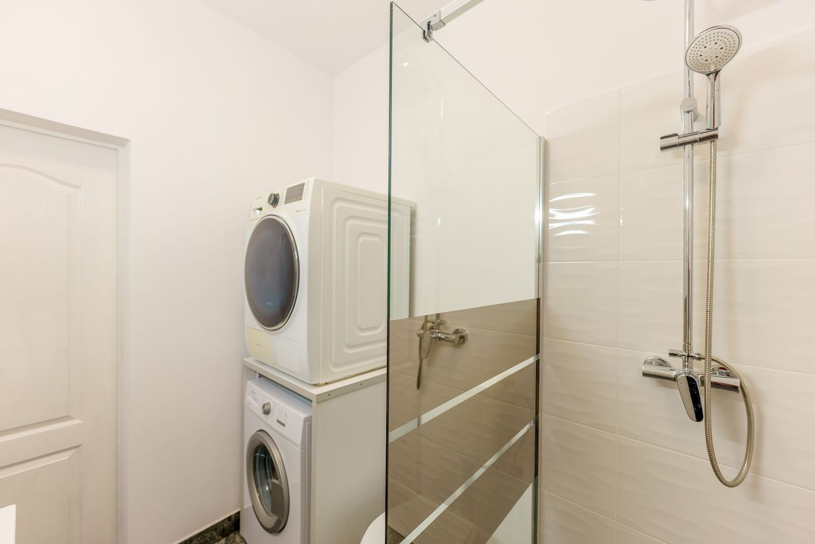 Apartament cu 3 camere la curte comună în Grădiște - Poză 24