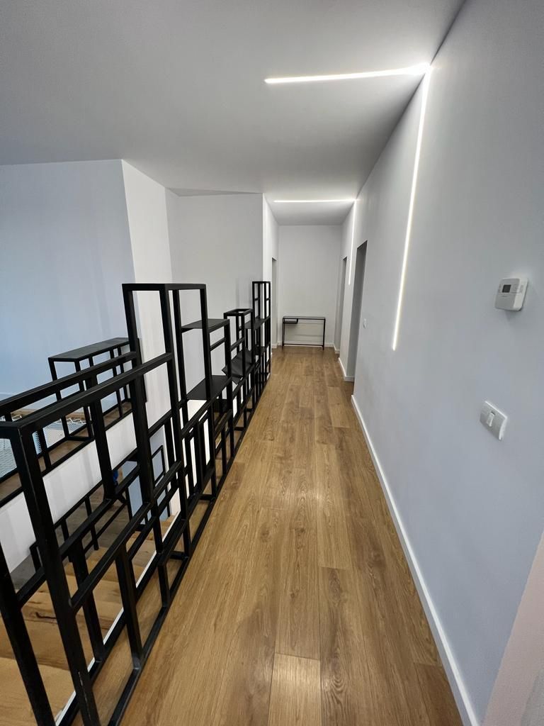 Locuinta moderna spatioasa cu garaj - Poză 9