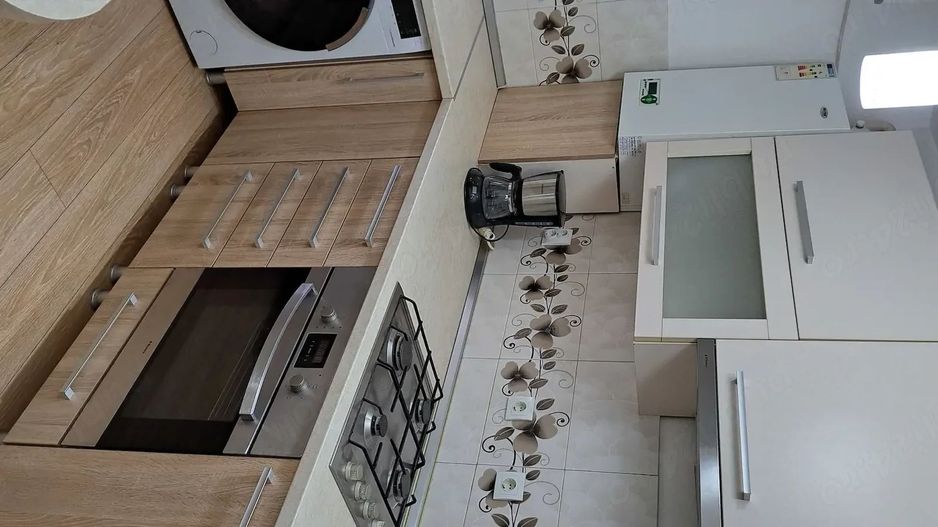 Apartament 2 camere, decomandat, Cetate, bulevard - Poză 2