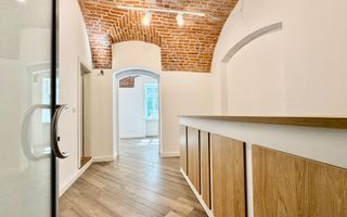 Spatiu birou in cladire istorica restaurata - Poză 5