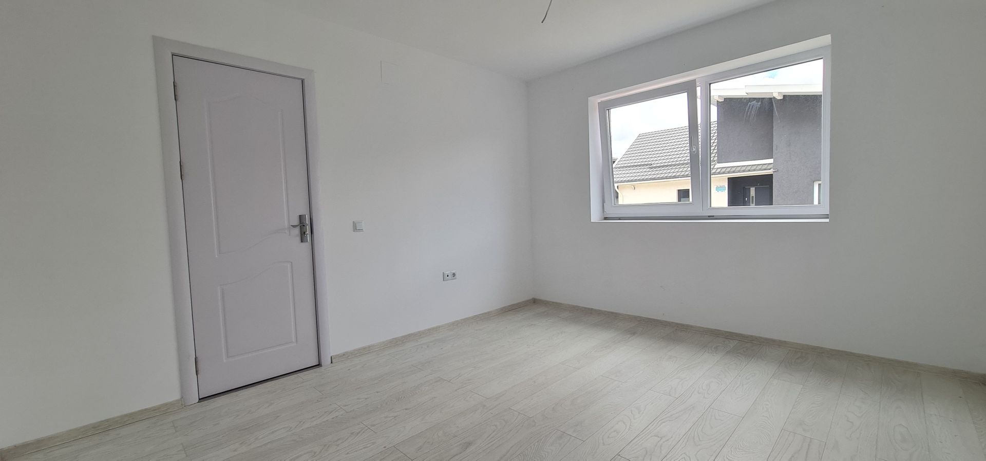 Casa 4 camere (nemobilata, neutilata) cartier Izvor Tarlungeni Brasov - Poză 6