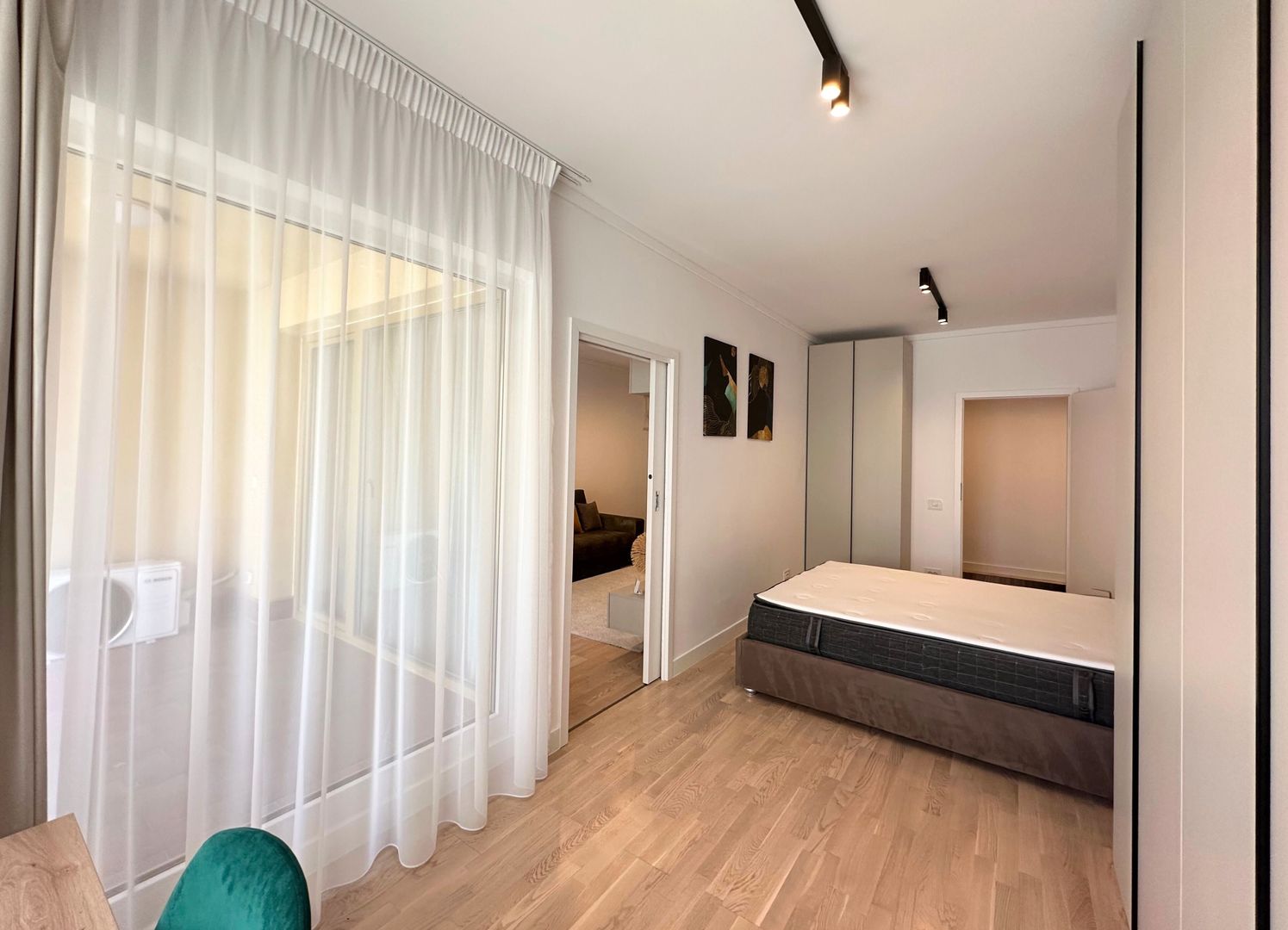 Inchiriere 2 camere cu parcare subterana Marmura residence zona Jiului - Poză 12