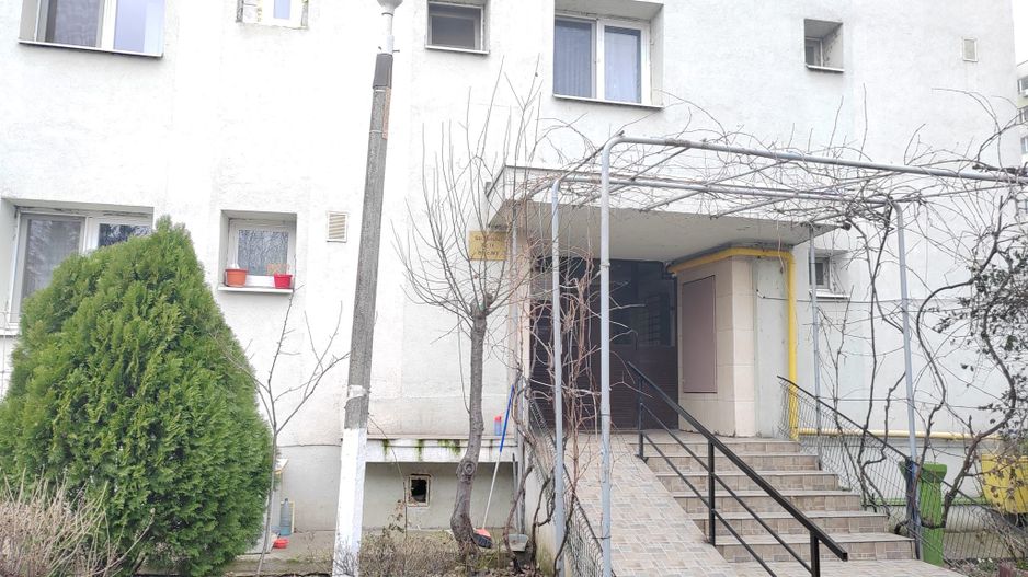 Garsoniera ieftina cu vedere la parc - Poză 2