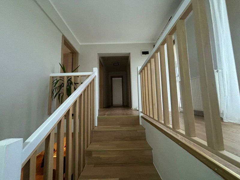 Vilă cu 4 camere de vânzare Dumbravita 144 mp - Poză 6