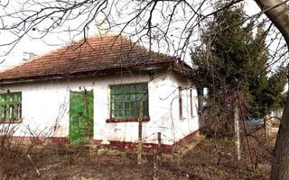 Casa bătrânească 110 mp cu anexe si teren generos de 2.263 mp - Poză 1