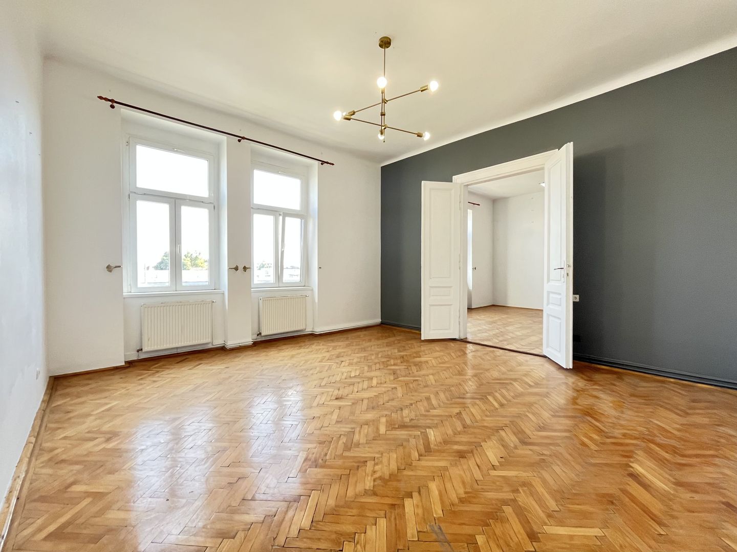 Un apartament spațios cu  2 camere, in , zona Centrala - Take Ionescu - Poză 1