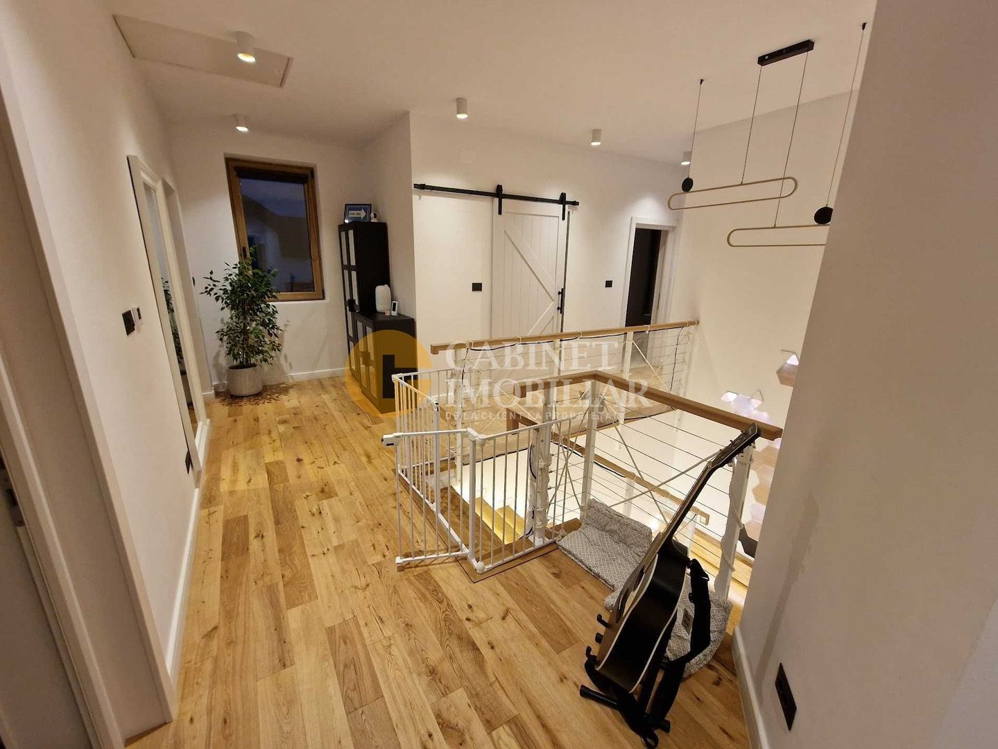 Casa spatioasa si moderna cu garaj, clasa energetica A, panouri solare - Poză 5