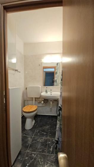 Apartament 3 camere. Etaj 1. Centrala.  Zona Brancoveanu . Confort si liniste. - Poză 9