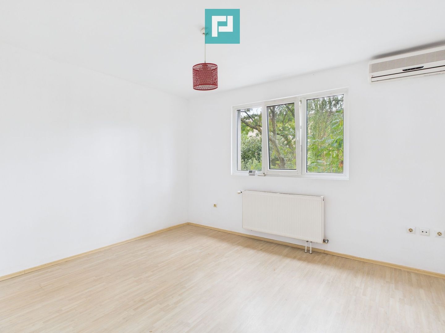 Vilă cu 5 camere pentru investiții în Dumbrăvița - Poză 6