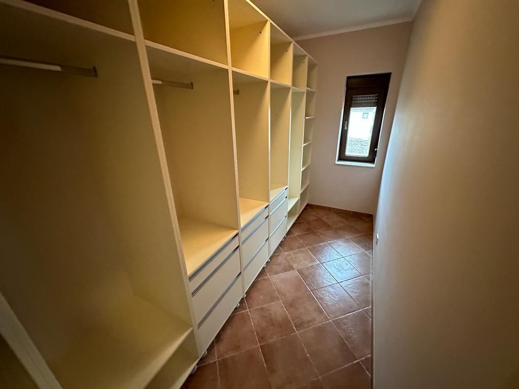 VILA  - ARADULUI. -British - Poză 44