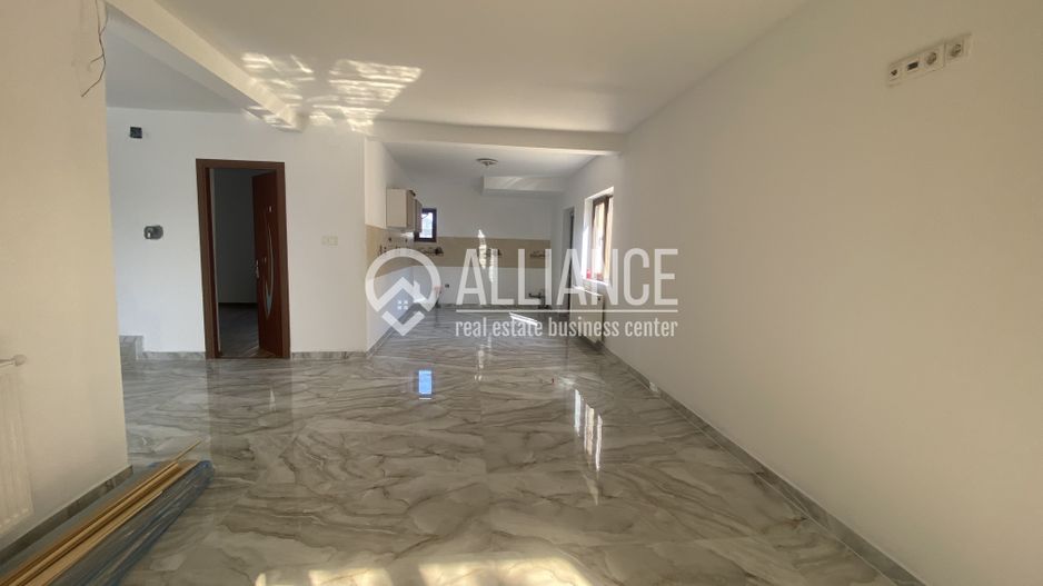 VALU LUI TRAIAN(COD 07) -Casa P+M 5 camere cu teren de 300 mp - Poză 3