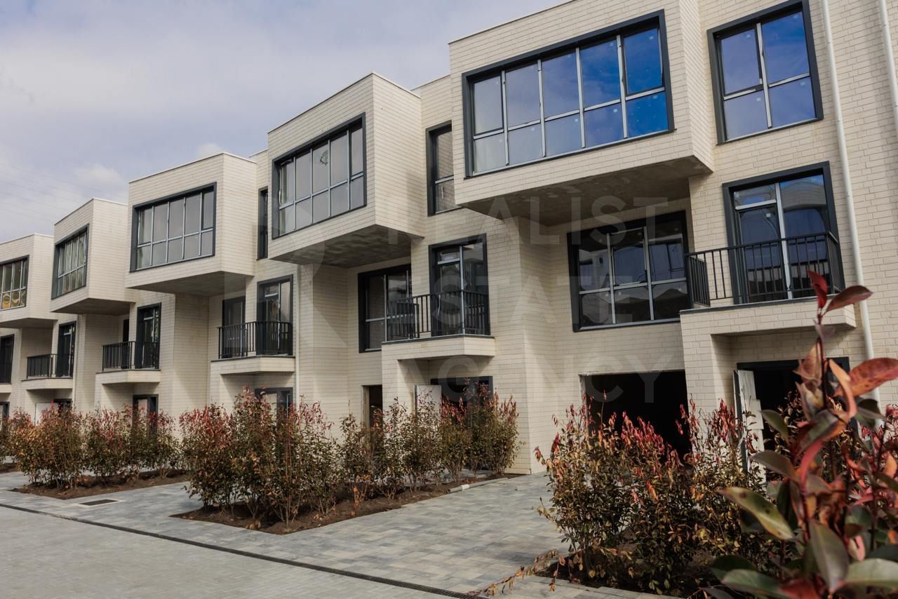 Vânzare, townhouse, 3 nivele, Complexul Rezidențial Hora Village - Poză 1