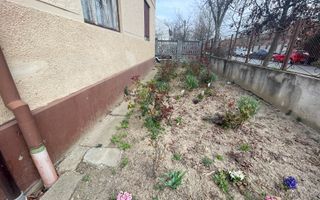 Casa de vanzare cu teren 572 mp si front generos 21 ml - Poză 8