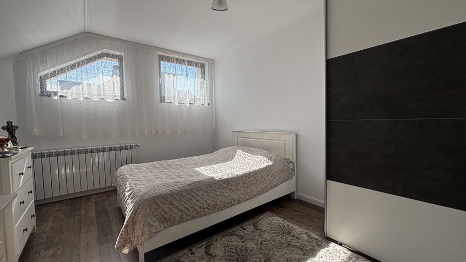 Casa INDIVIDUALA 6 camere, curte superba - zona Brana, Selimbar - Poză 17