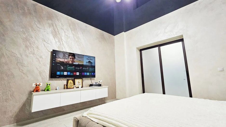 De vanzare - Casa 2 camere, renovata - singur in curte -Piata Centrala - Poză 2