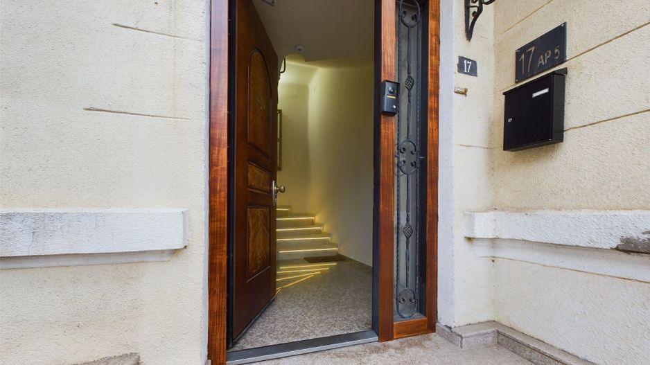 Apartament Central Renovat – Spațiu Generos la Piața Unirii - Poză 14