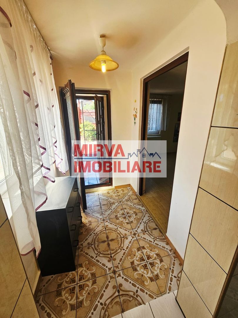 🏡 Casă spațioasă cu 9 camere în Strejnicu – pentru locuință, birouri - Poză 39