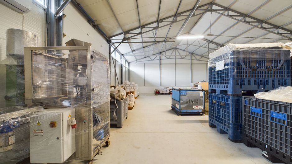Hală de producție cu spații de birouri - Poză 4