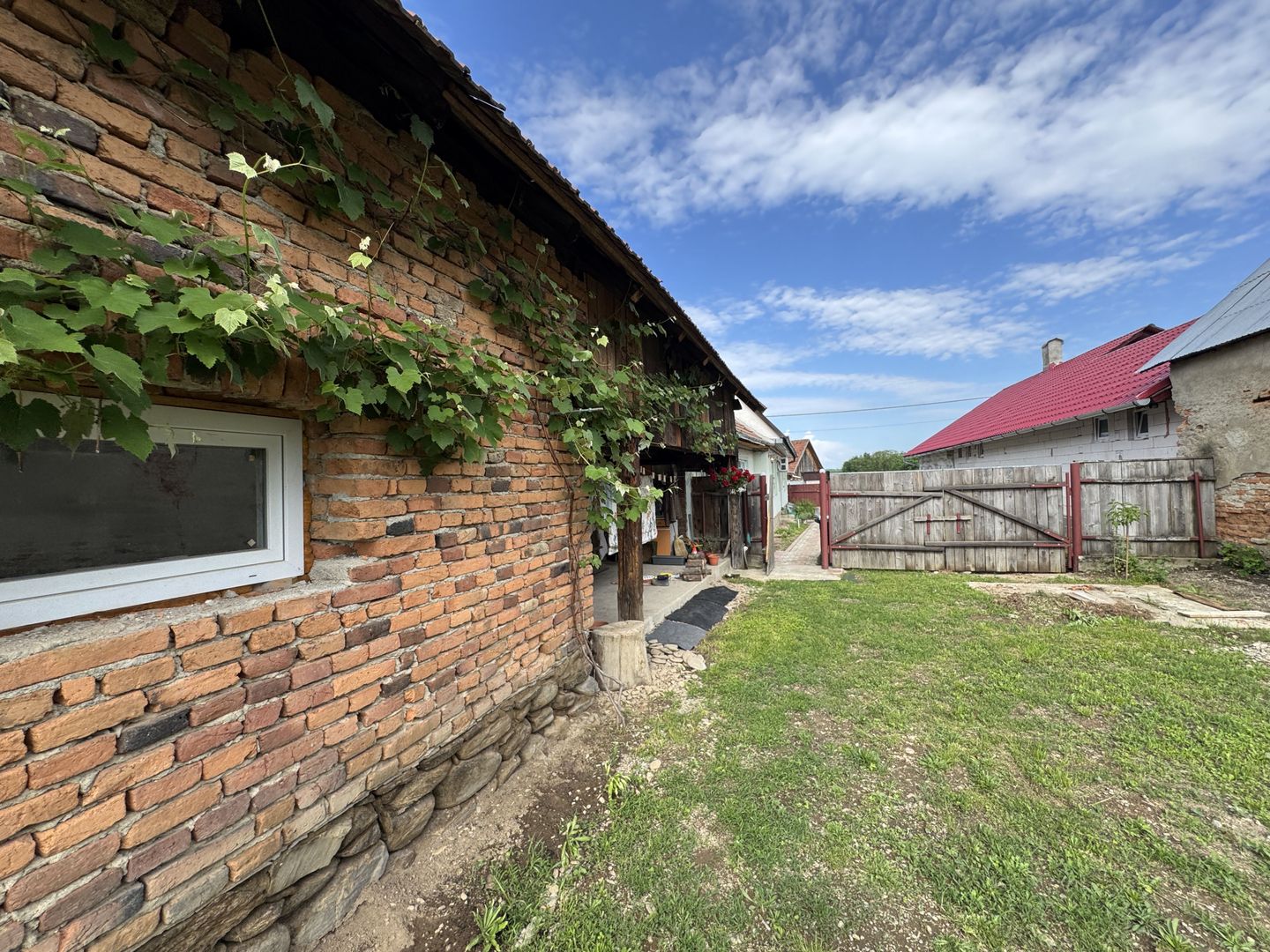 Casa individuala in Arpasu de Sus, teren mare, partial renovata - Poză 27
